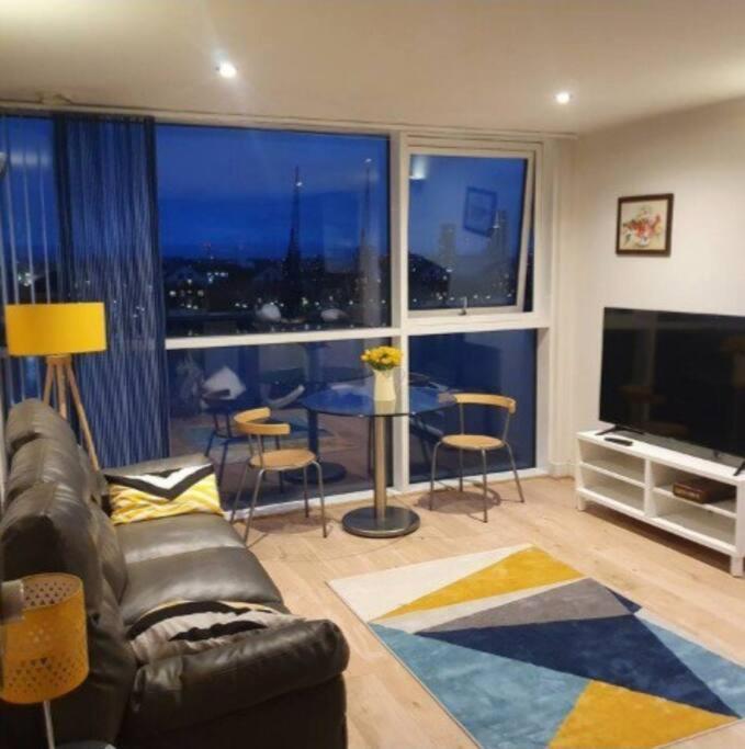 דירות לונדון Lovely Waterfront Flat Canary Wharf Excel Centre מראה חיצוני תמונה